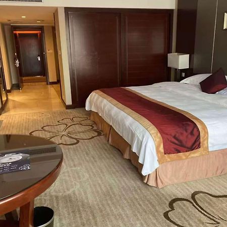 Ramada Plaza Shaoguan City Centre Buitenkant foto