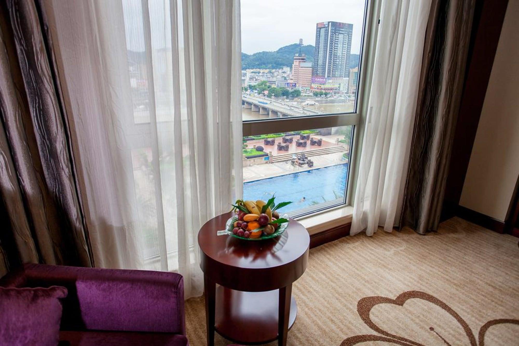 Ramada Plaza Shaoguan City Centre Buitenkant foto