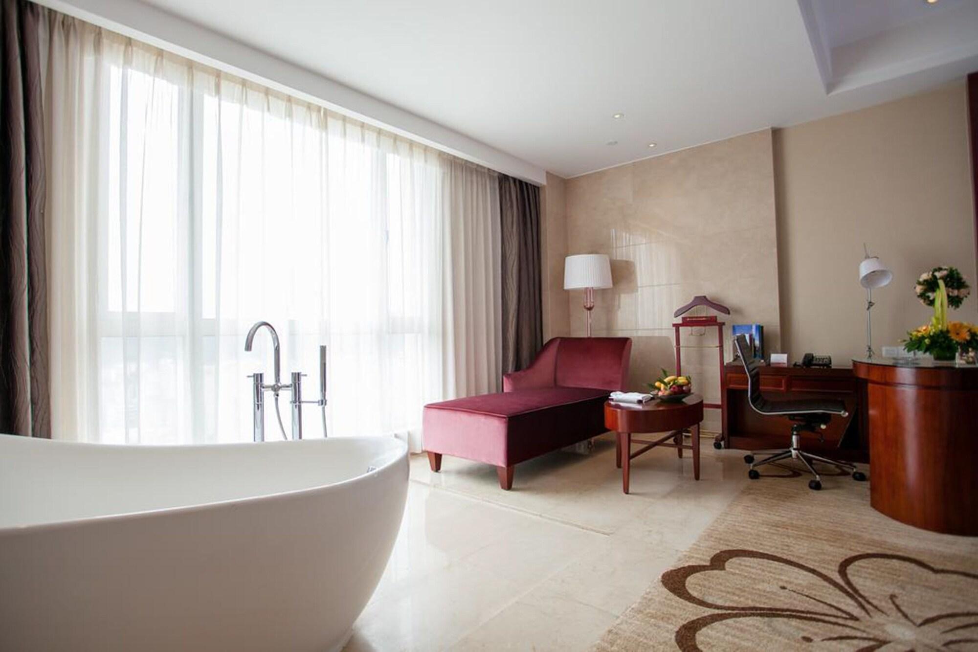 Ramada Plaza Shaoguan City Centre Buitenkant foto